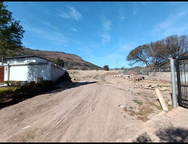 LAND FOR SALE IN BALMORAL